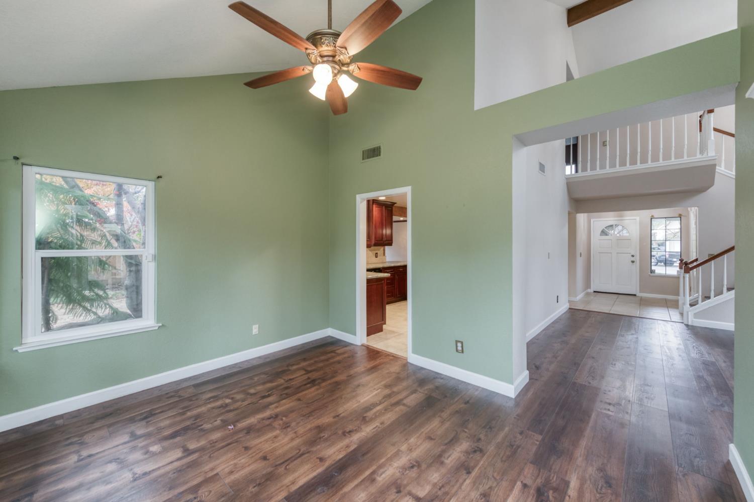 809 E Catalina Cir, Fresno, CA 93730