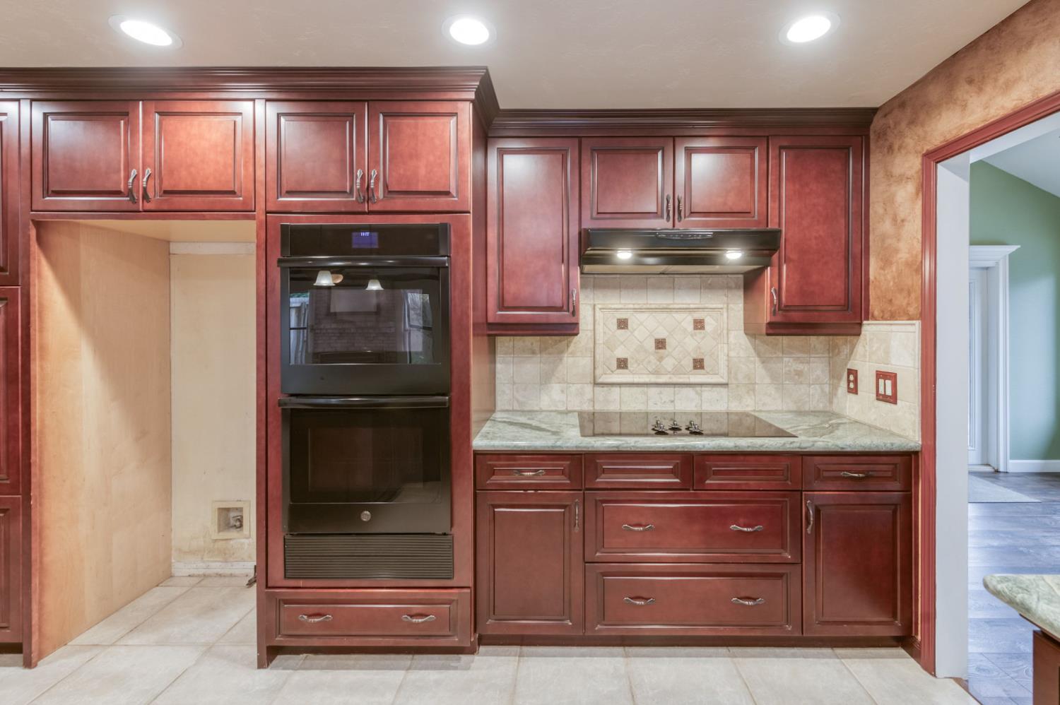 809 E Catalina Cir, Fresno, CA 93730