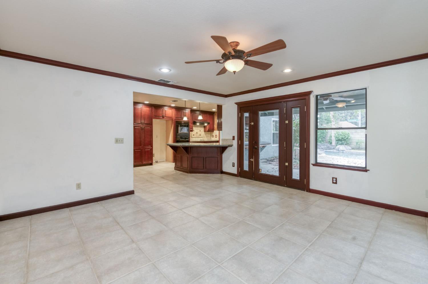 809 E Catalina Cir, Fresno, CA 93730