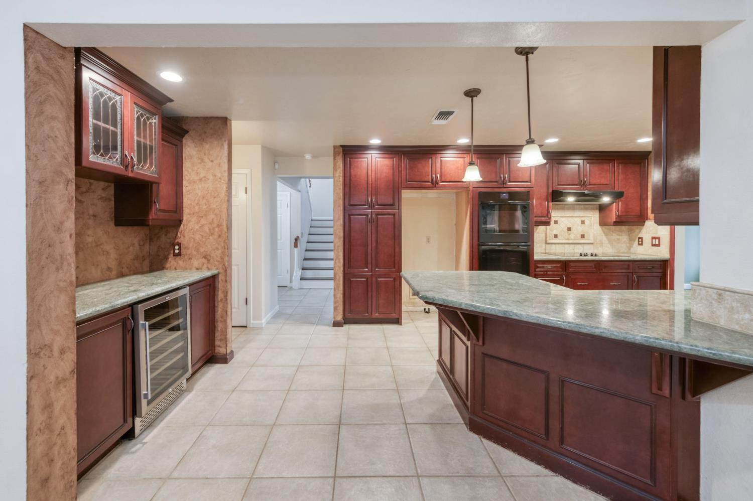 809 E Catalina Cir, Fresno, CA 93730