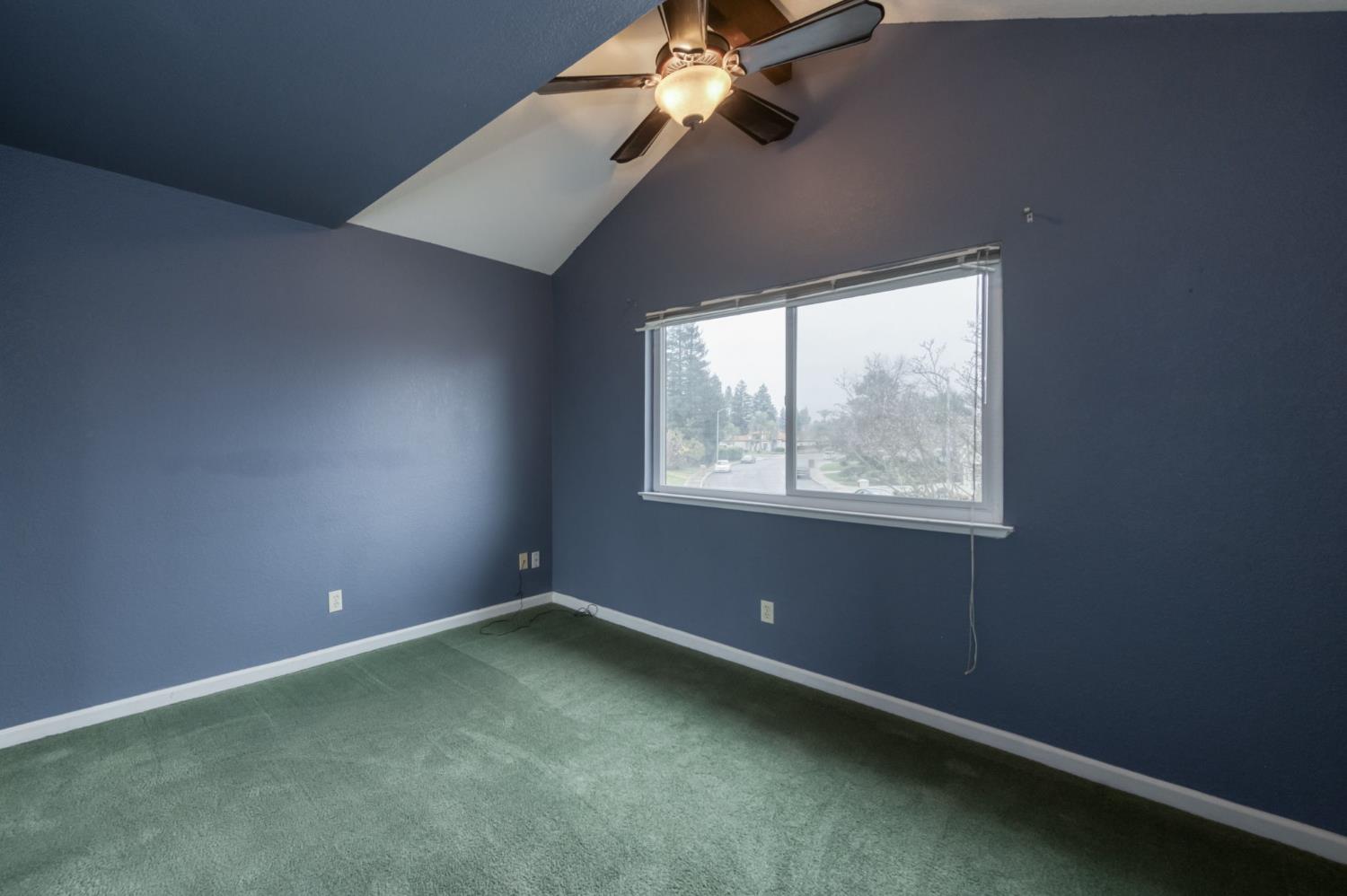 809 E Catalina Cir, Fresno, CA 93730