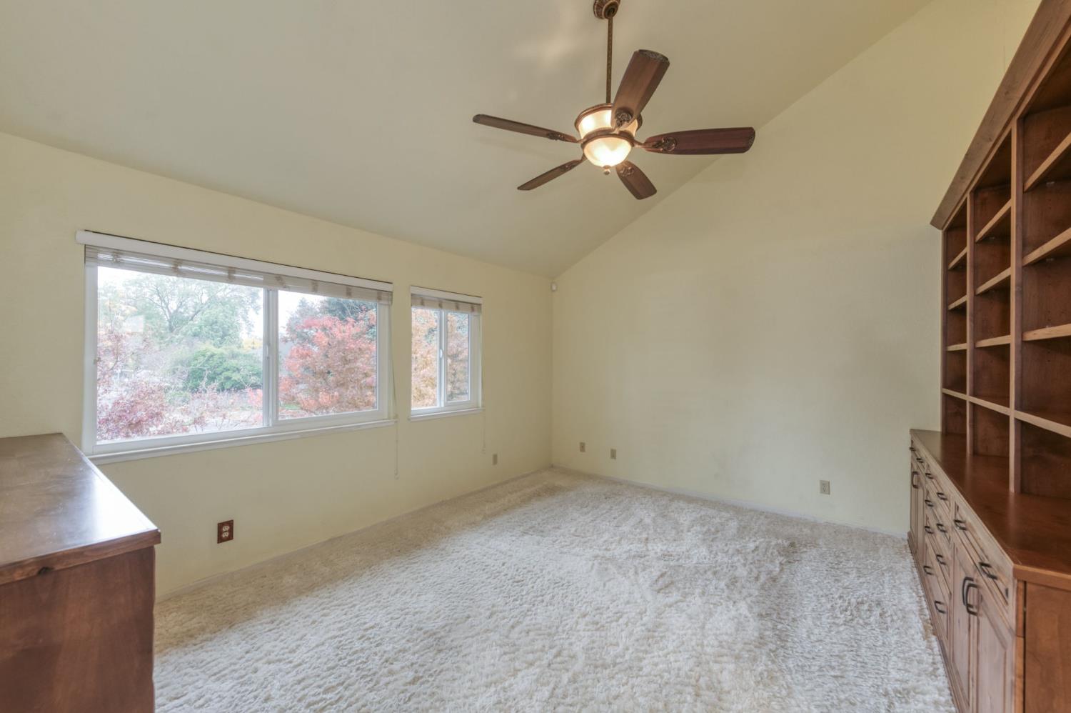 809 E Catalina Cir, Fresno, CA 93730