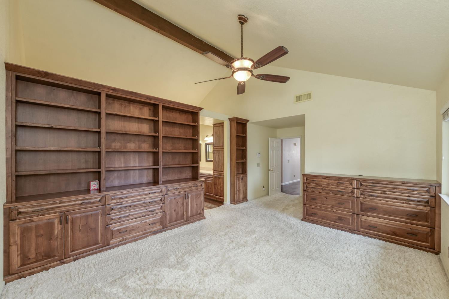 809 E Catalina Cir, Fresno, CA 93730