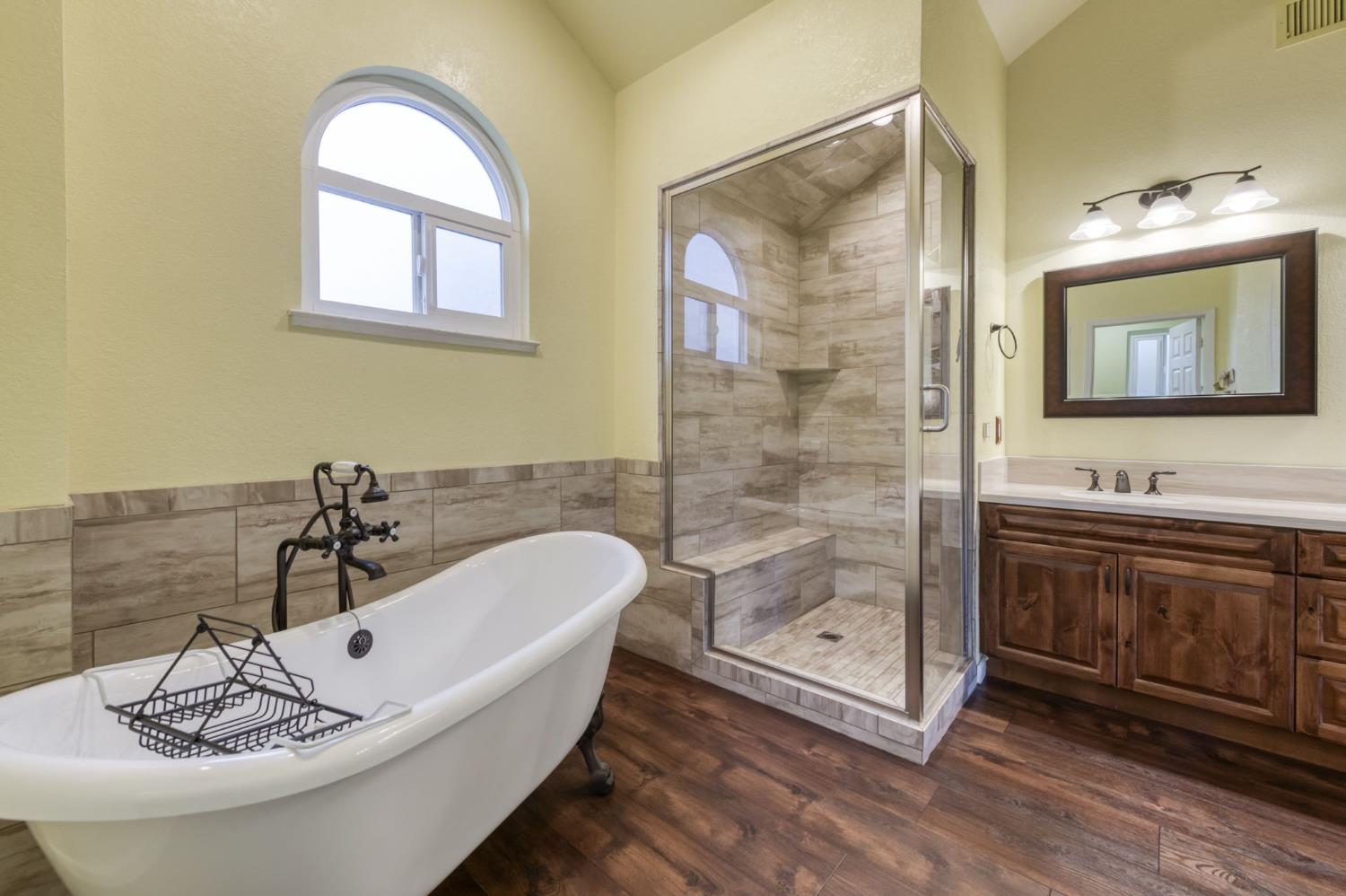 809 E Catalina Cir, Fresno, CA 93730