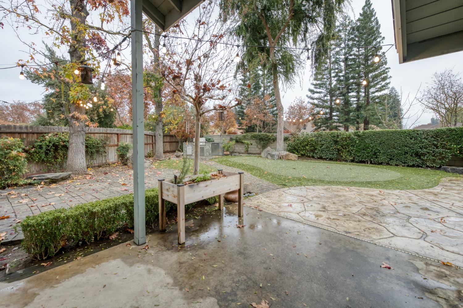 809 E Catalina Cir, Fresno, CA 93730