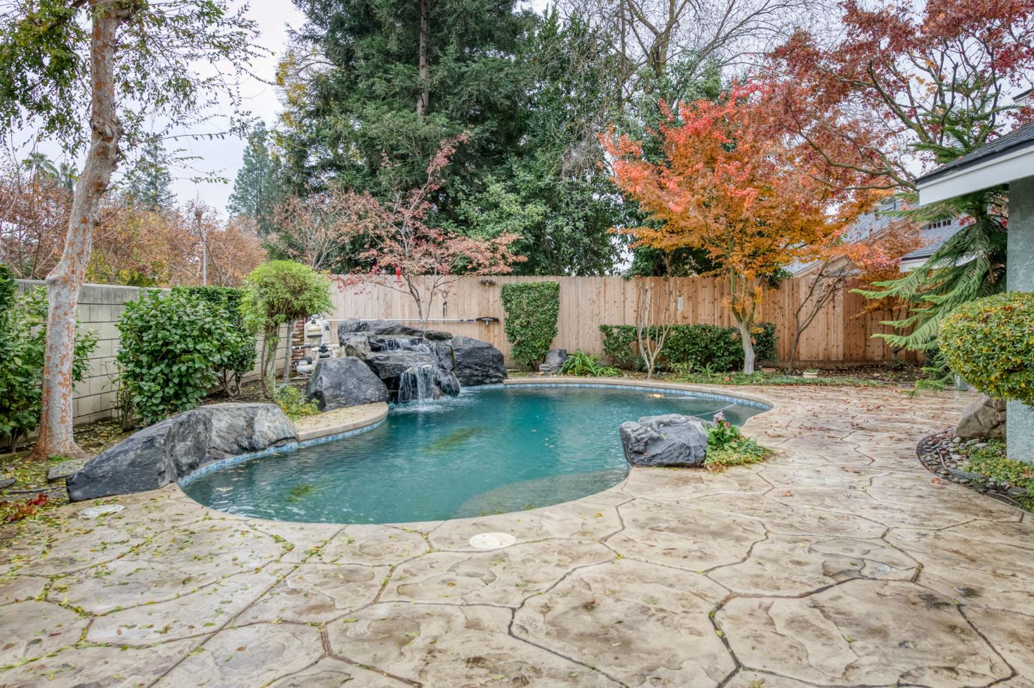 809 E Catalina Cir, Fresno, CA 93730