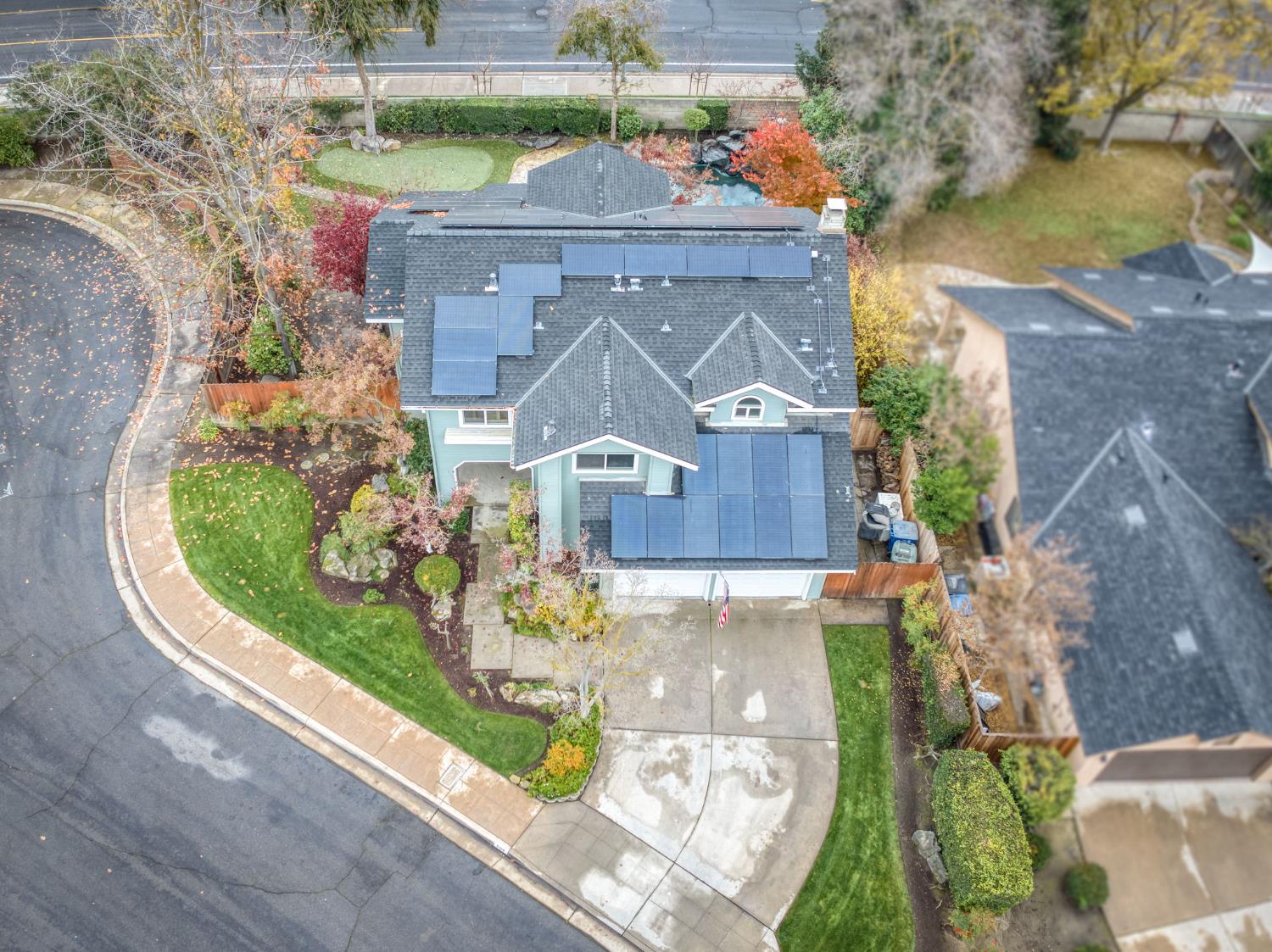 809 E Catalina Cir, Fresno, CA 93730