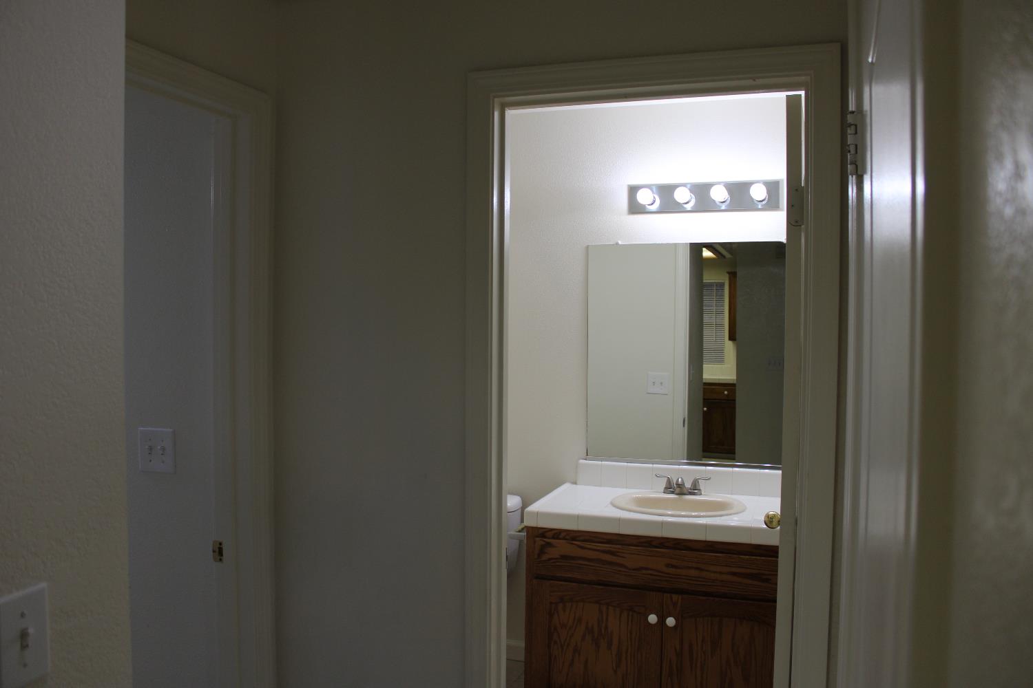 2233 E Christopher Dr, Fresno, CA 93720