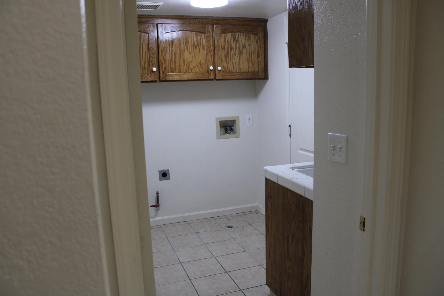 2233 E Christopher Dr, Fresno, CA 93720