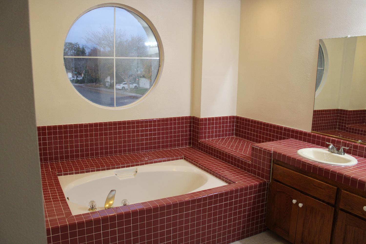 2233 E Christopher Dr, Fresno, CA 93720