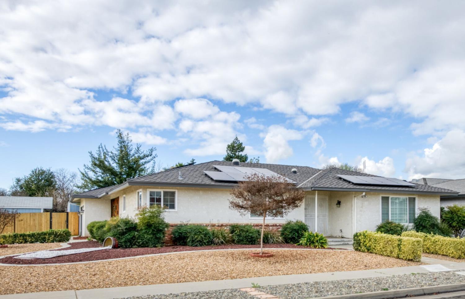 6561 N Jackson Ave, Fresno, CA 93710