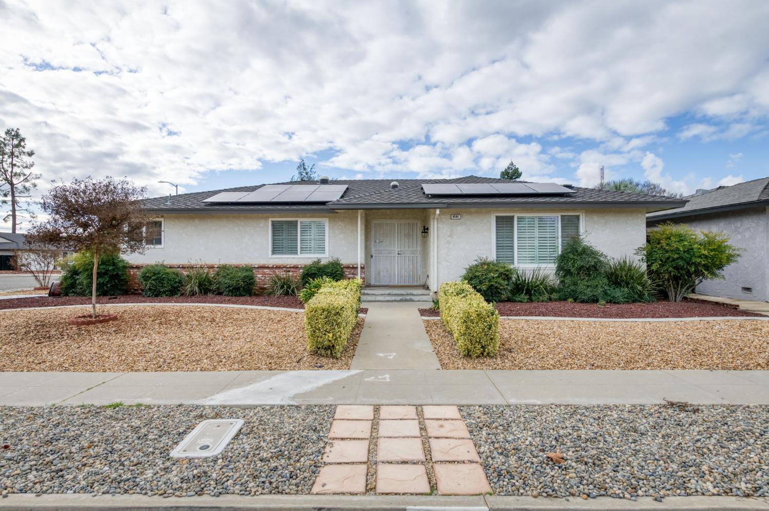 6561 N Jackson Ave, Fresno, CA 93710