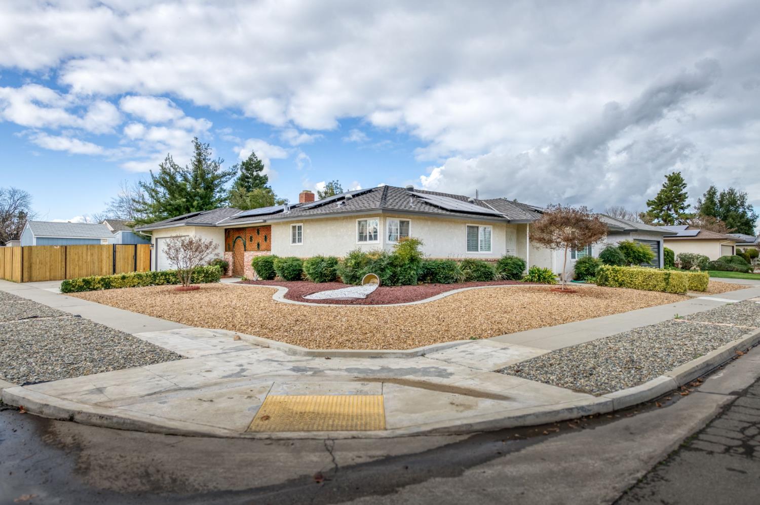 6561 N Jackson Ave, Fresno, CA 93710