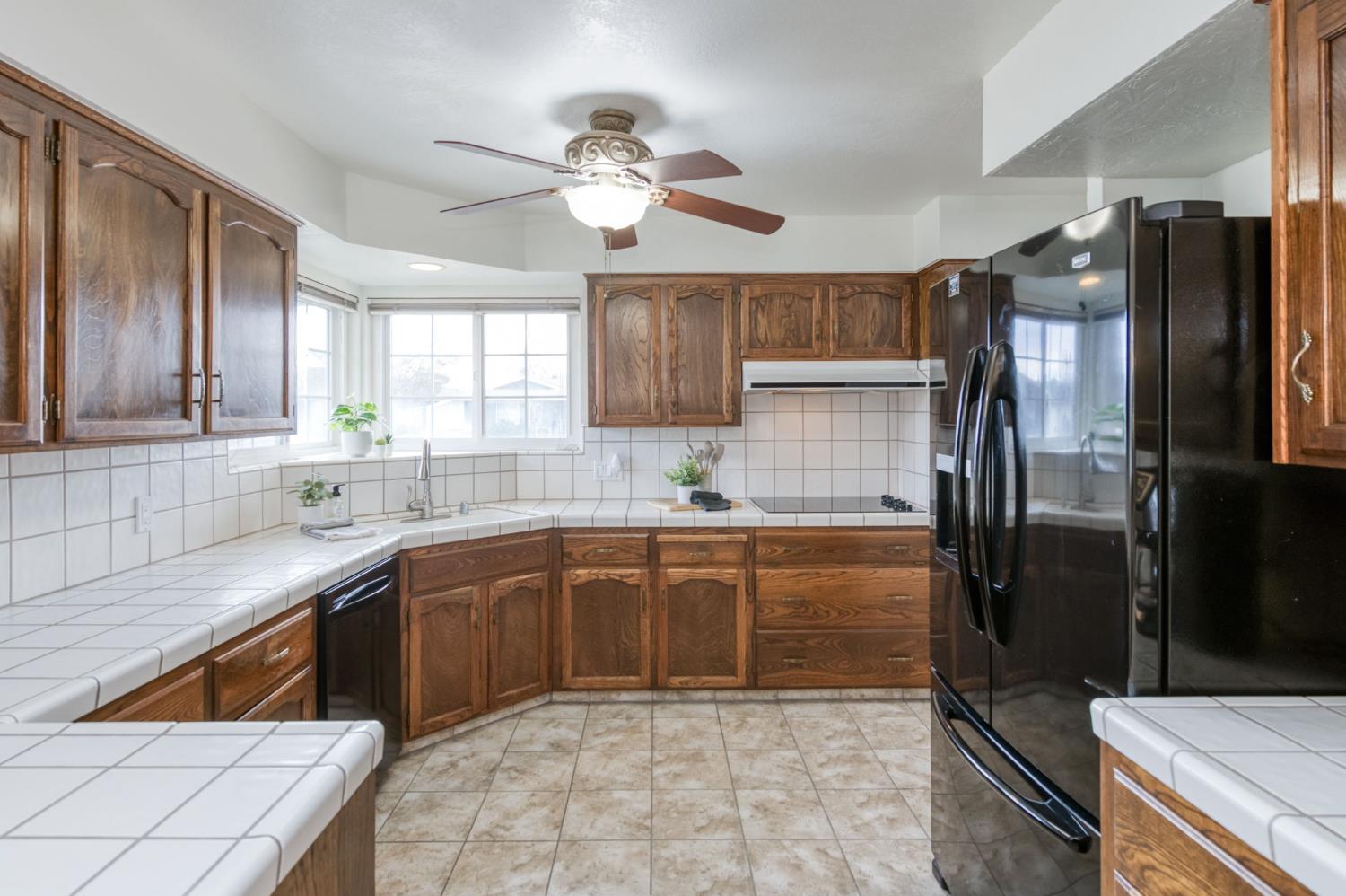 6561 N Jackson Ave, Fresno, CA 93710