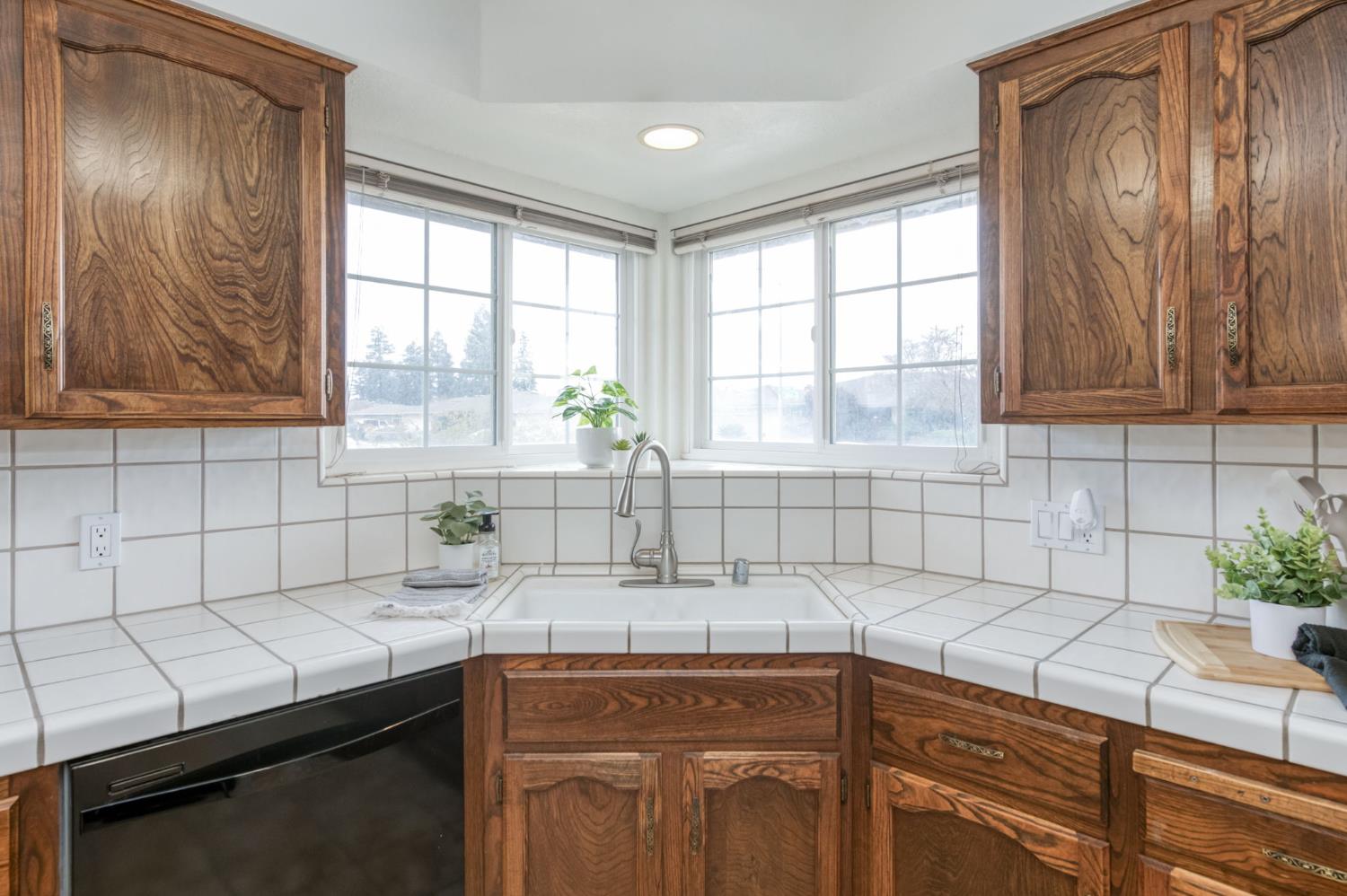 6561 N Jackson Ave, Fresno, CA 93710