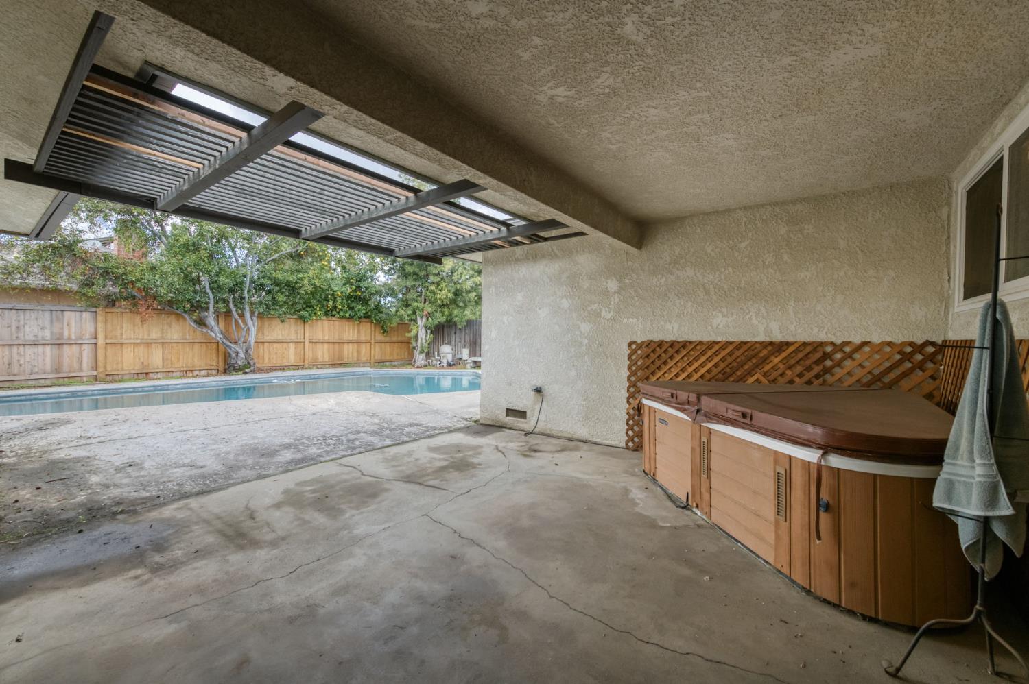 6561 N Jackson Ave, Fresno, CA 93710