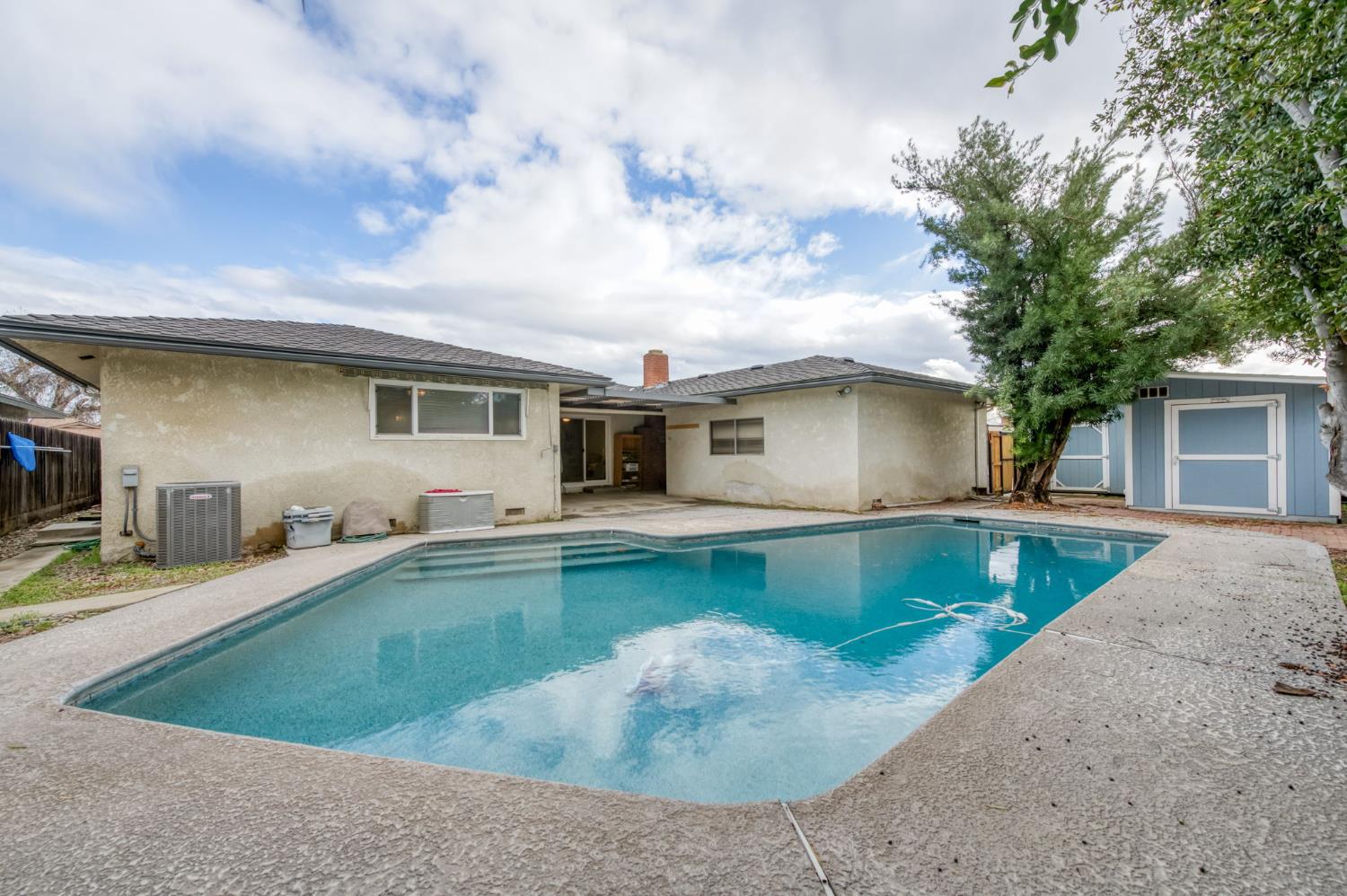 6561 N Jackson Ave, Fresno, CA 93710