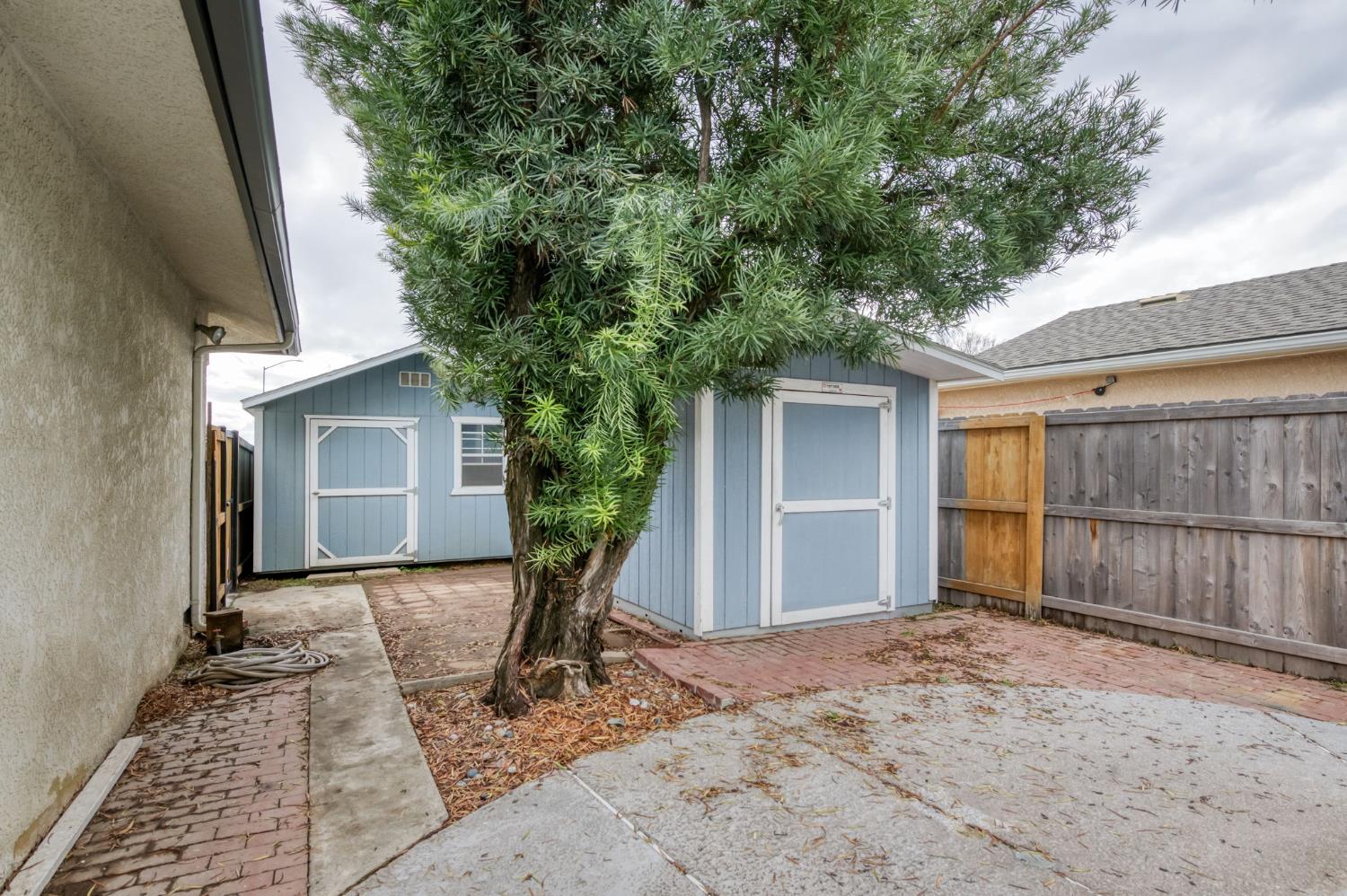 6561 N Jackson Ave, Fresno, CA 93710