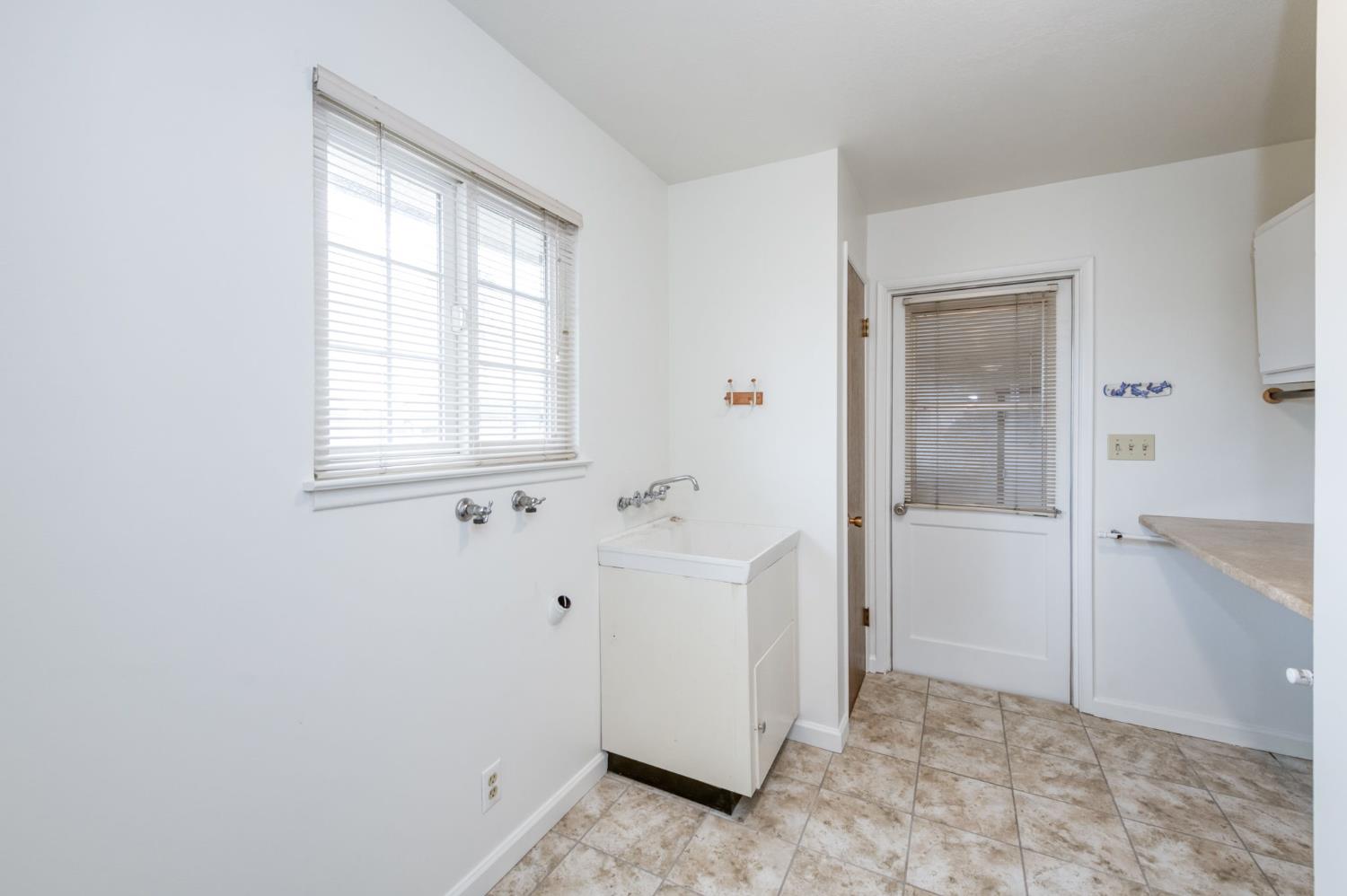 6561 N Jackson Ave, Fresno, CA 93710