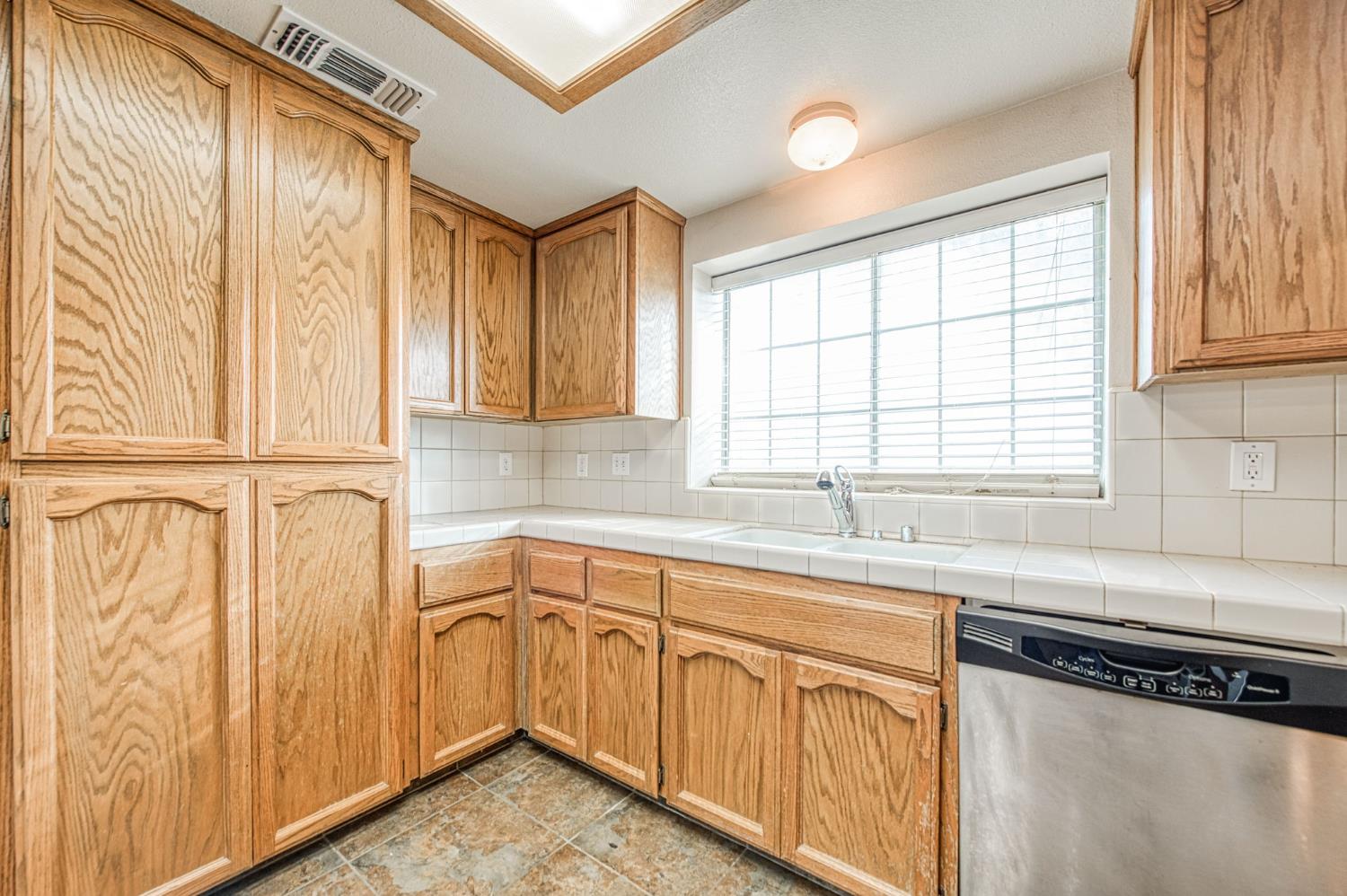 2535 Sierra Ave, Clovis, CA 93611