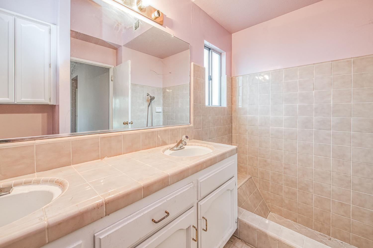 2535 Sierra Ave, Clovis, CA 93611