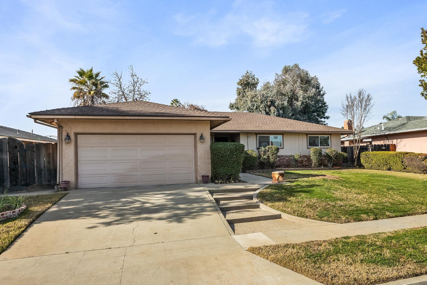 6725 N Baird Ave, Fresno, CA 93710
