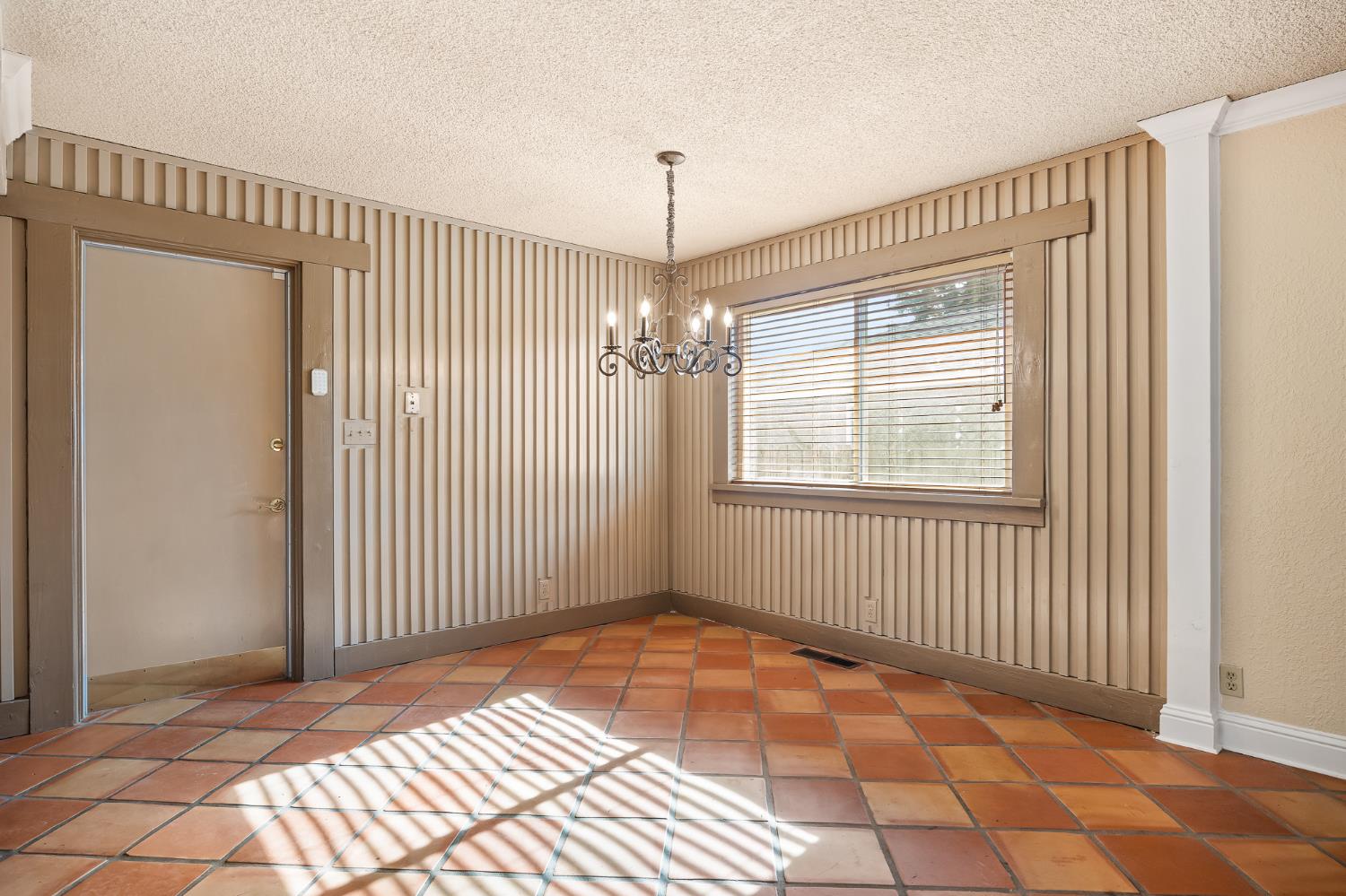 6725 N Baird Ave, Fresno, CA 93710