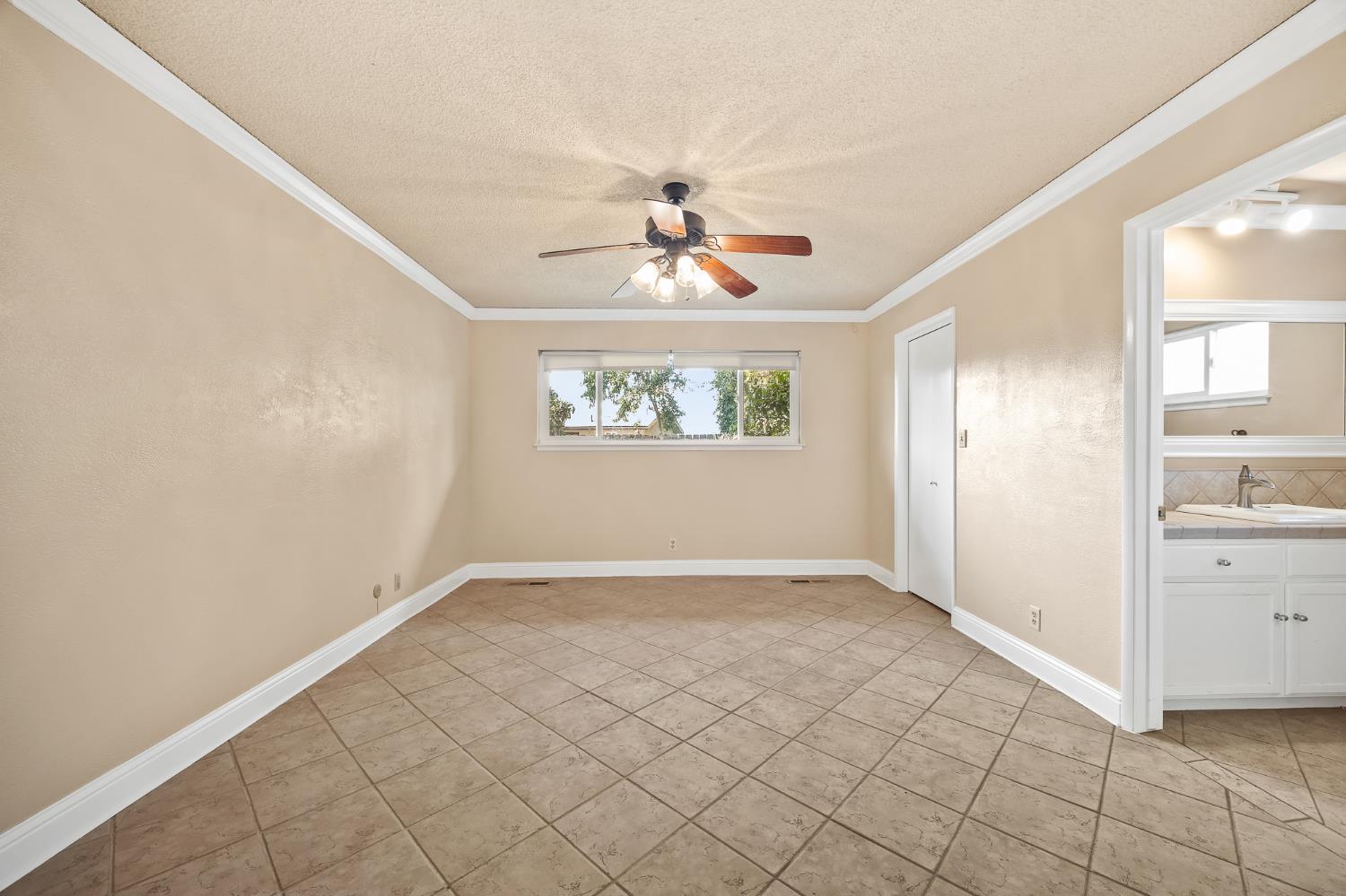 6725 N Baird Ave, Fresno, CA 93710