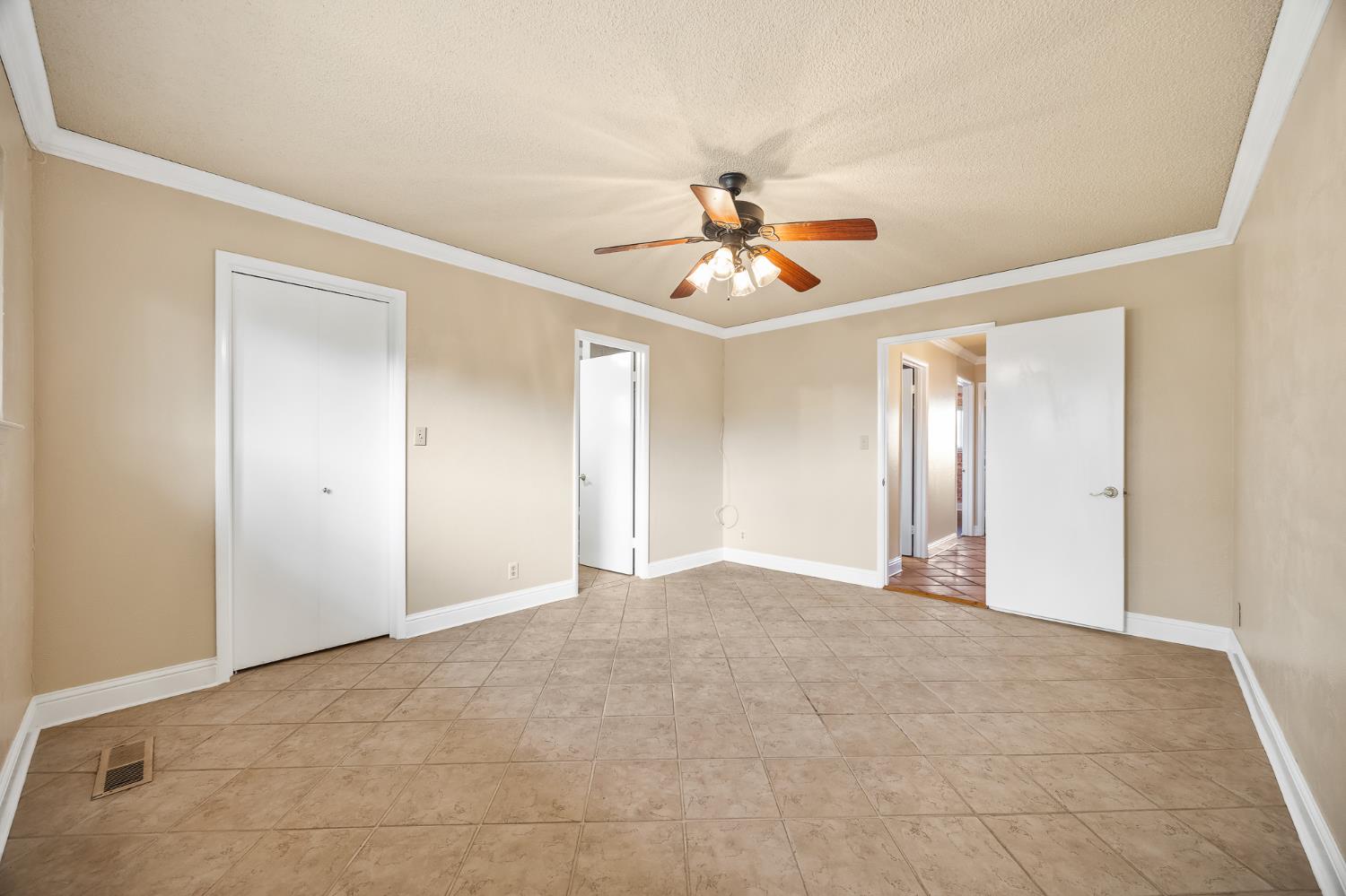 6725 N Baird Ave, Fresno, CA 93710