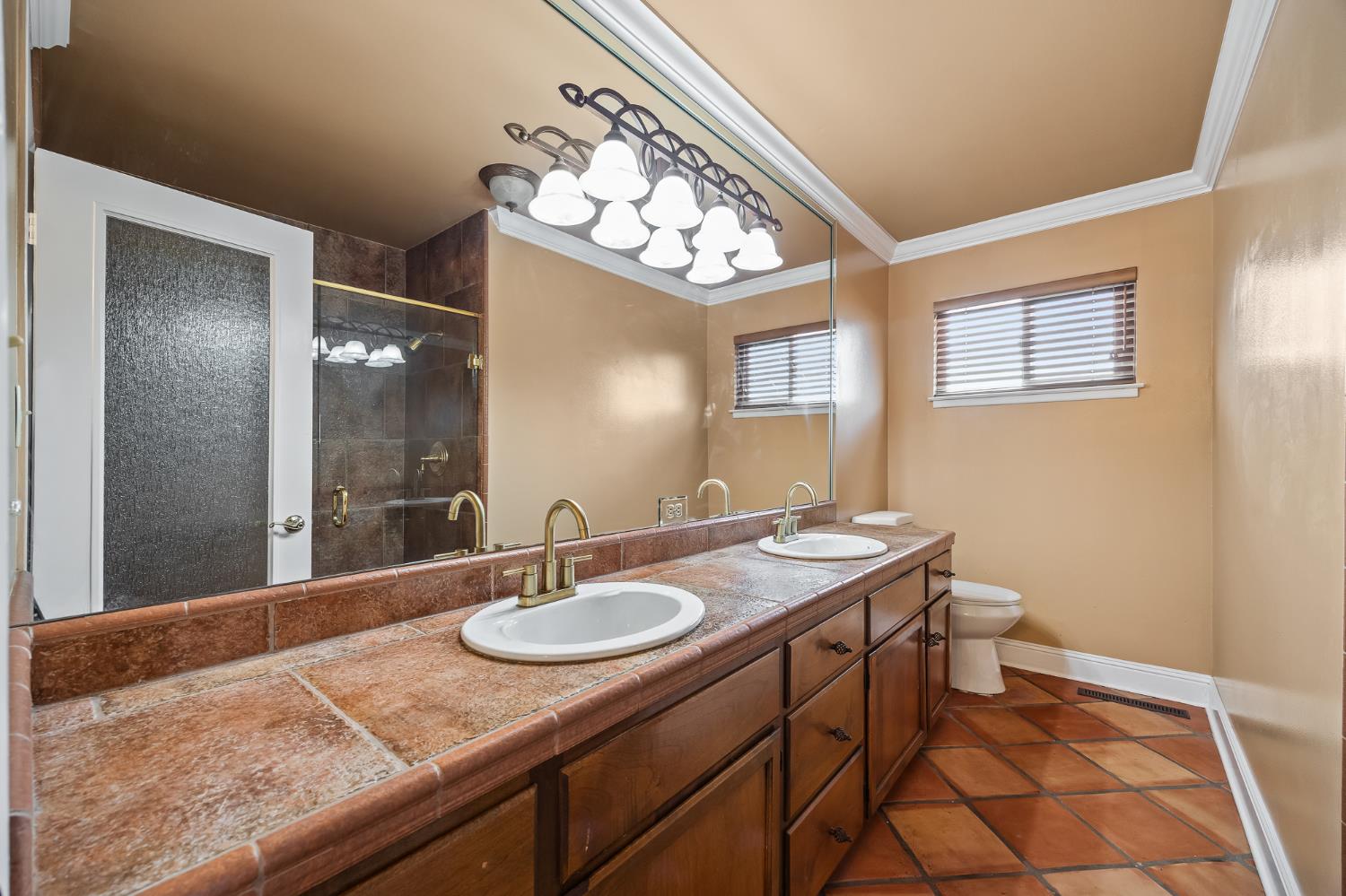 6725 N Baird Ave, Fresno, CA 93710