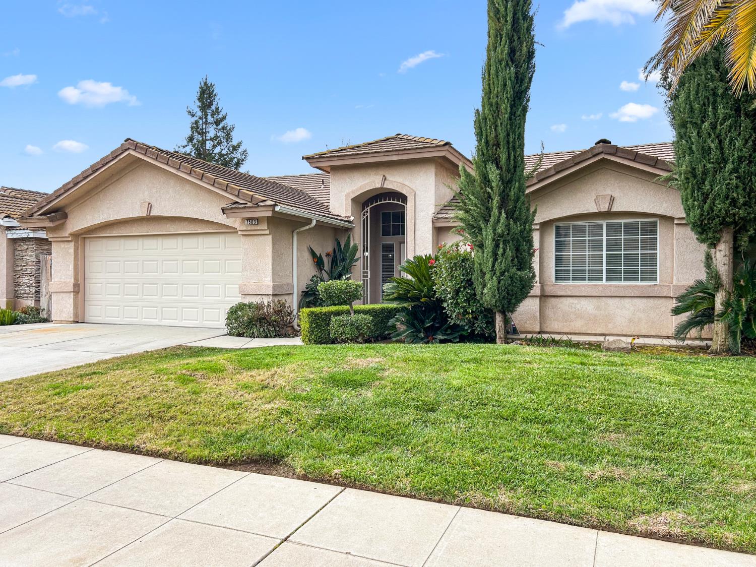 7583 N State St, Fresno, CA 93722