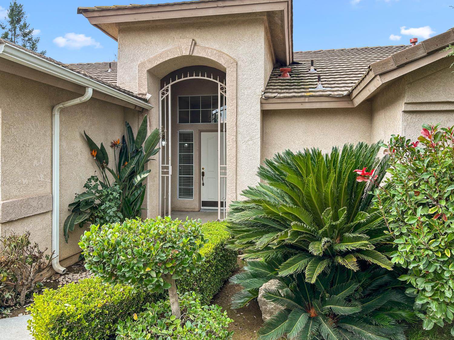 7583 N State St, Fresno, CA 93722