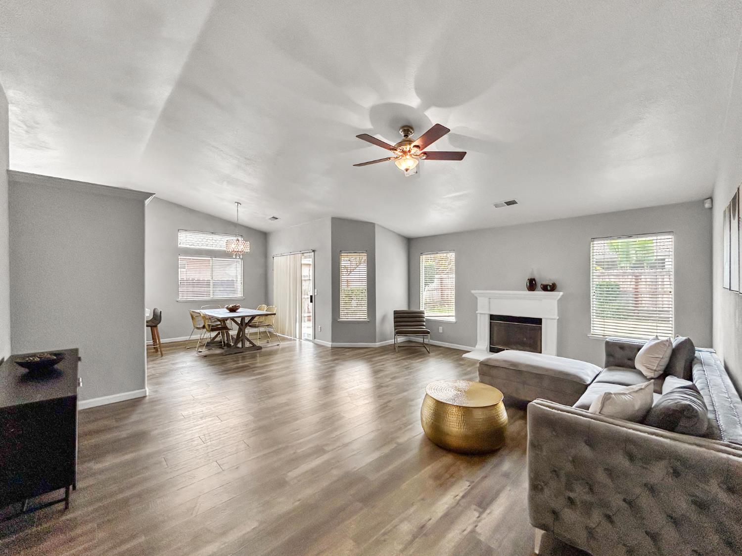 7583 N State St, Fresno, CA 93722