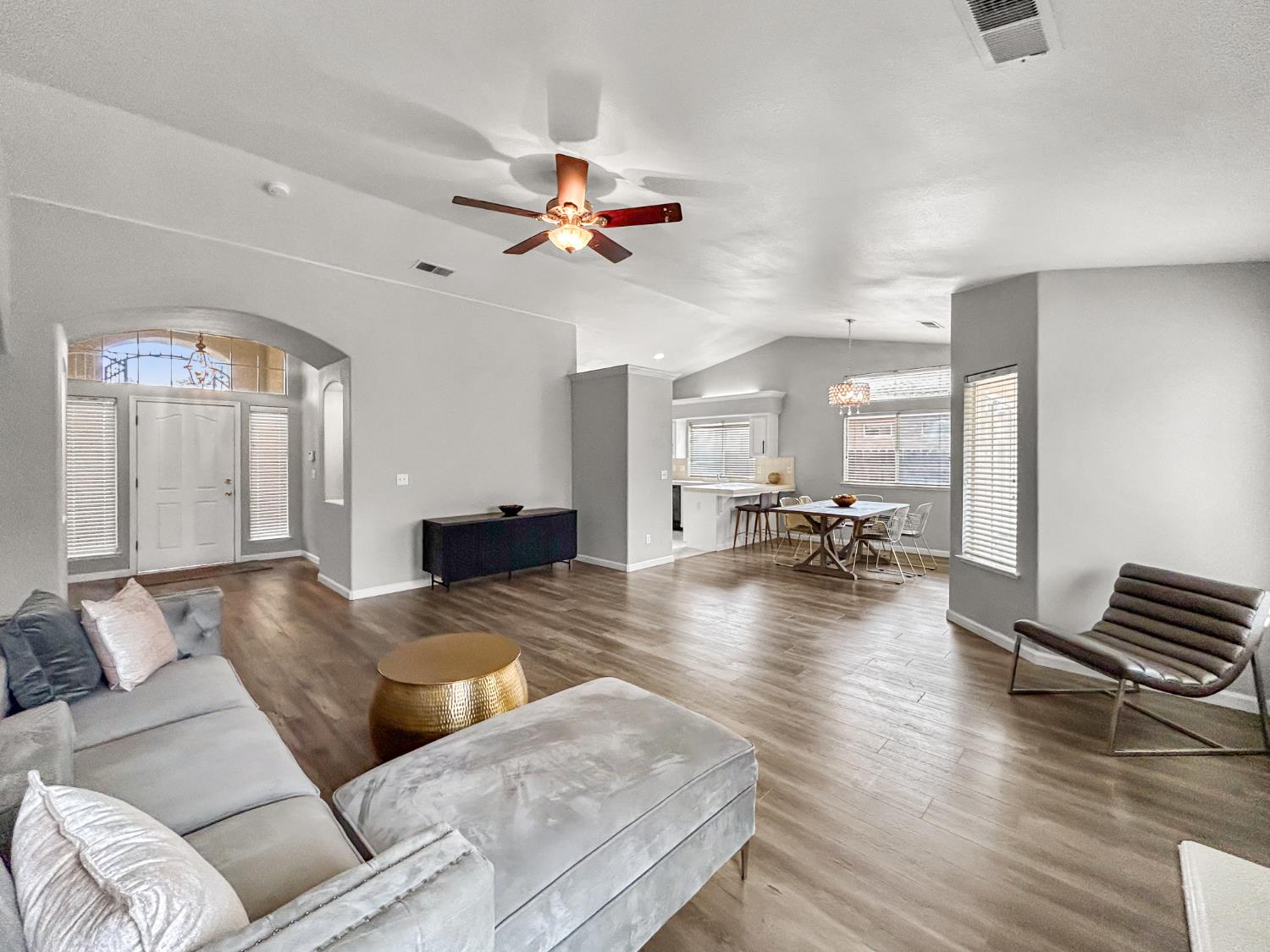 7583 N State St, Fresno, CA 93722