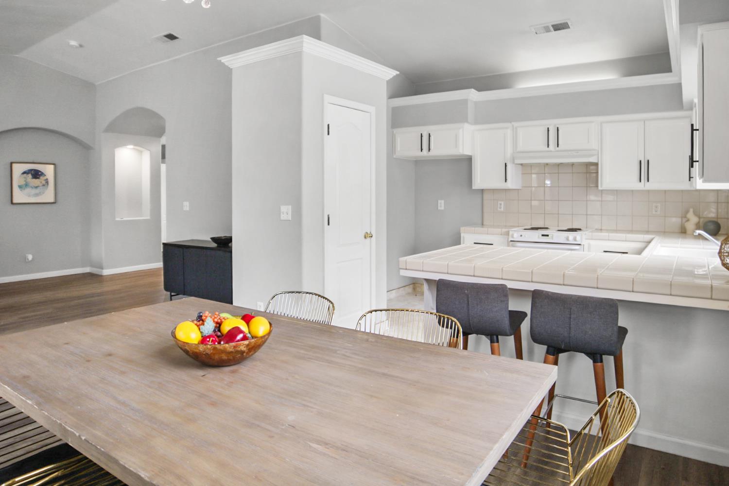 7583 N State St, Fresno, CA 93722