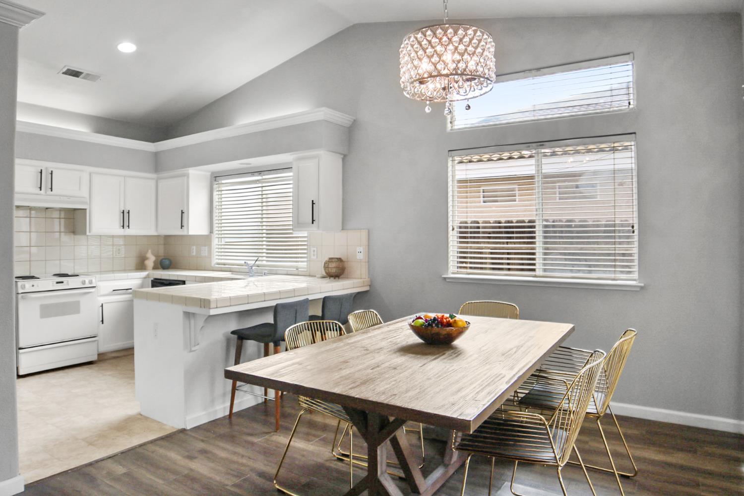 7583 N State St, Fresno, CA 93722