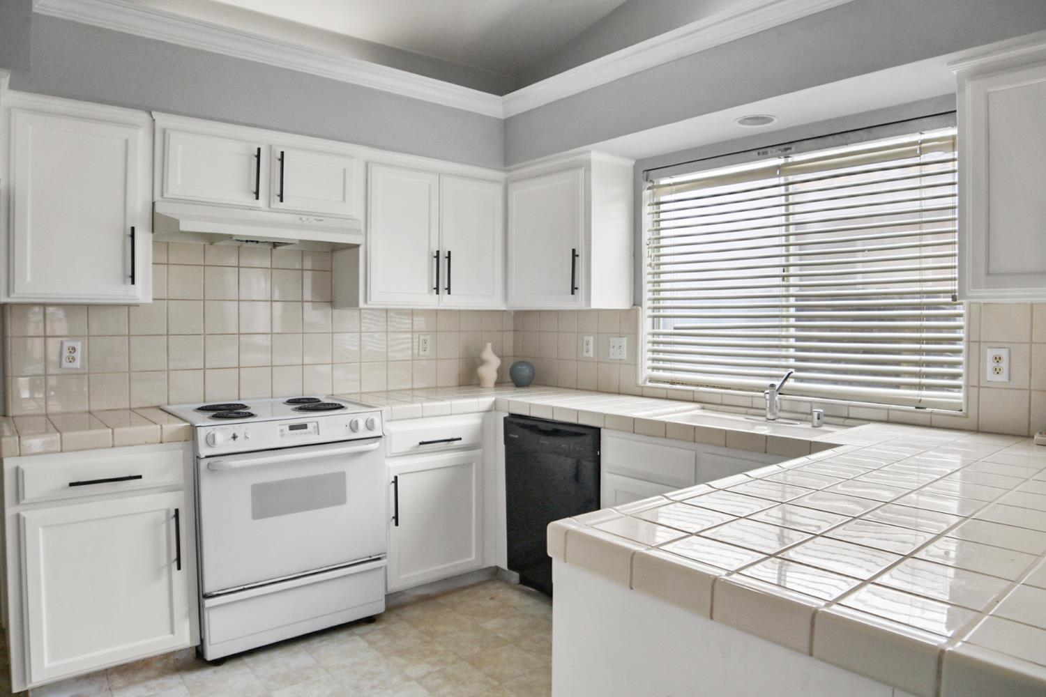 7583 N State St, Fresno, CA 93722