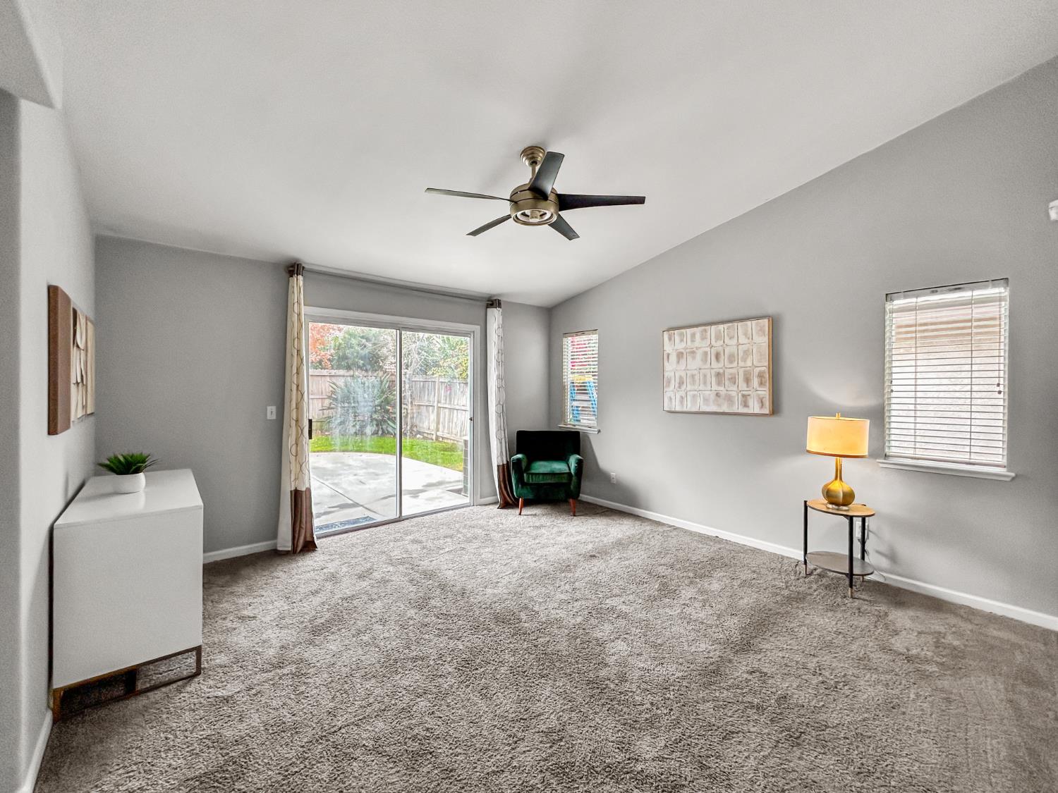 7583 N State St, Fresno, CA 93722