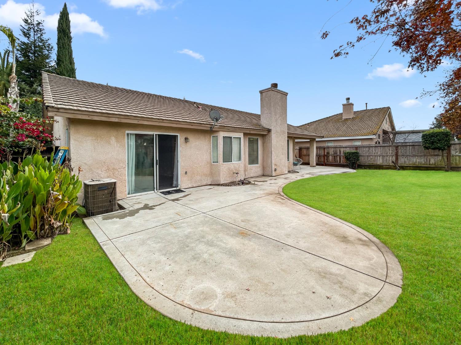 7583 N State St, Fresno, CA 93722