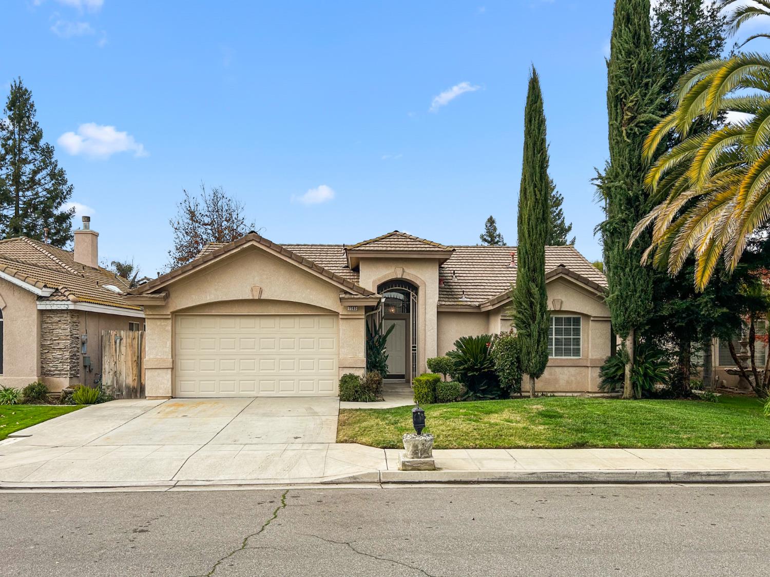 7583 N State St, Fresno, CA 93722