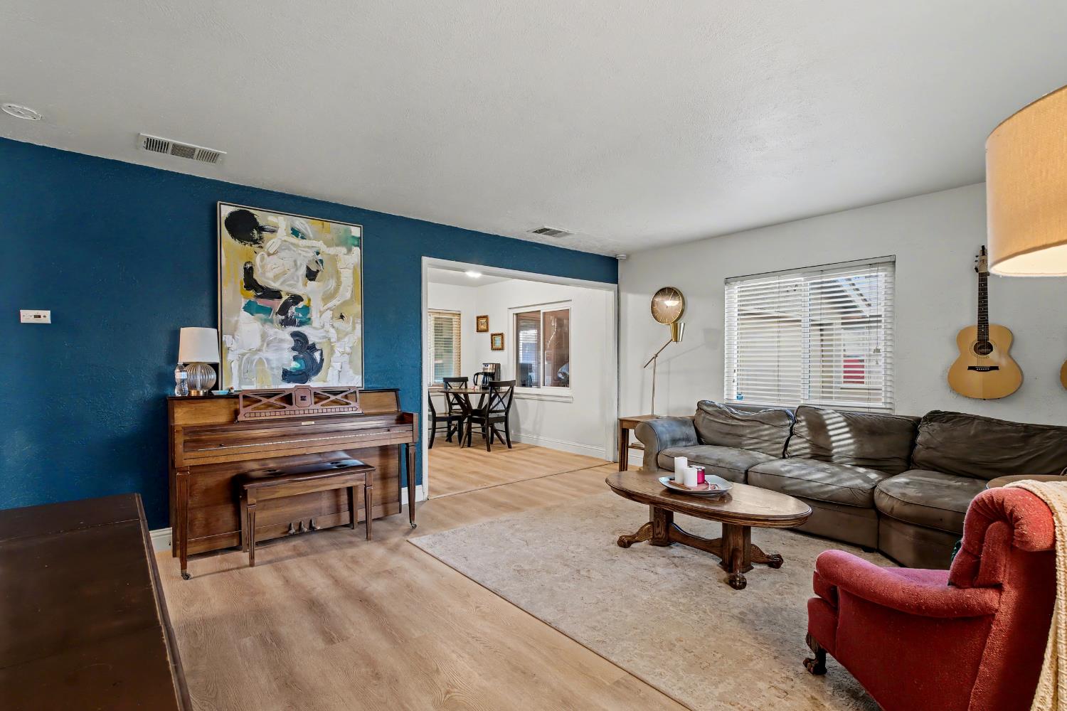 1038 W Cortland Ave, Fresno, CA 93705