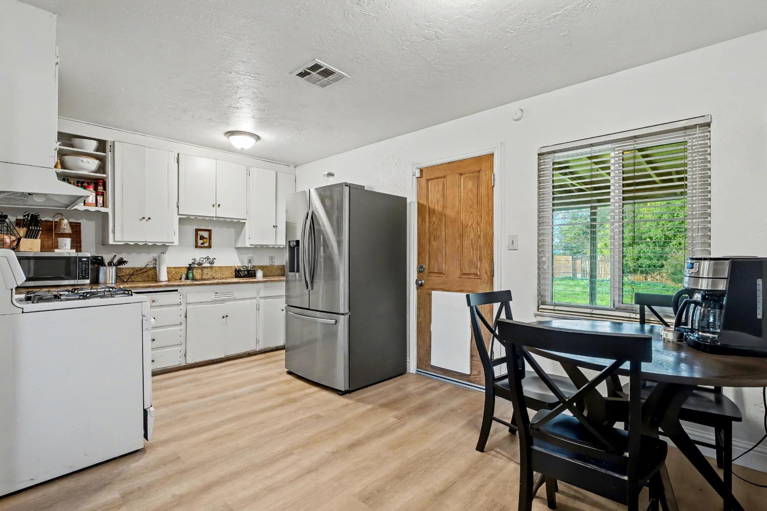 1038 W Cortland Ave, Fresno, CA 93705