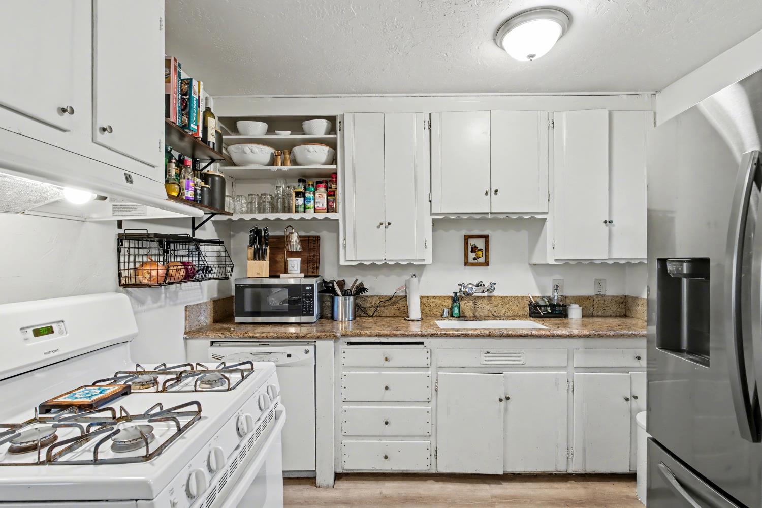 1038 W Cortland Ave, Fresno, CA 93705