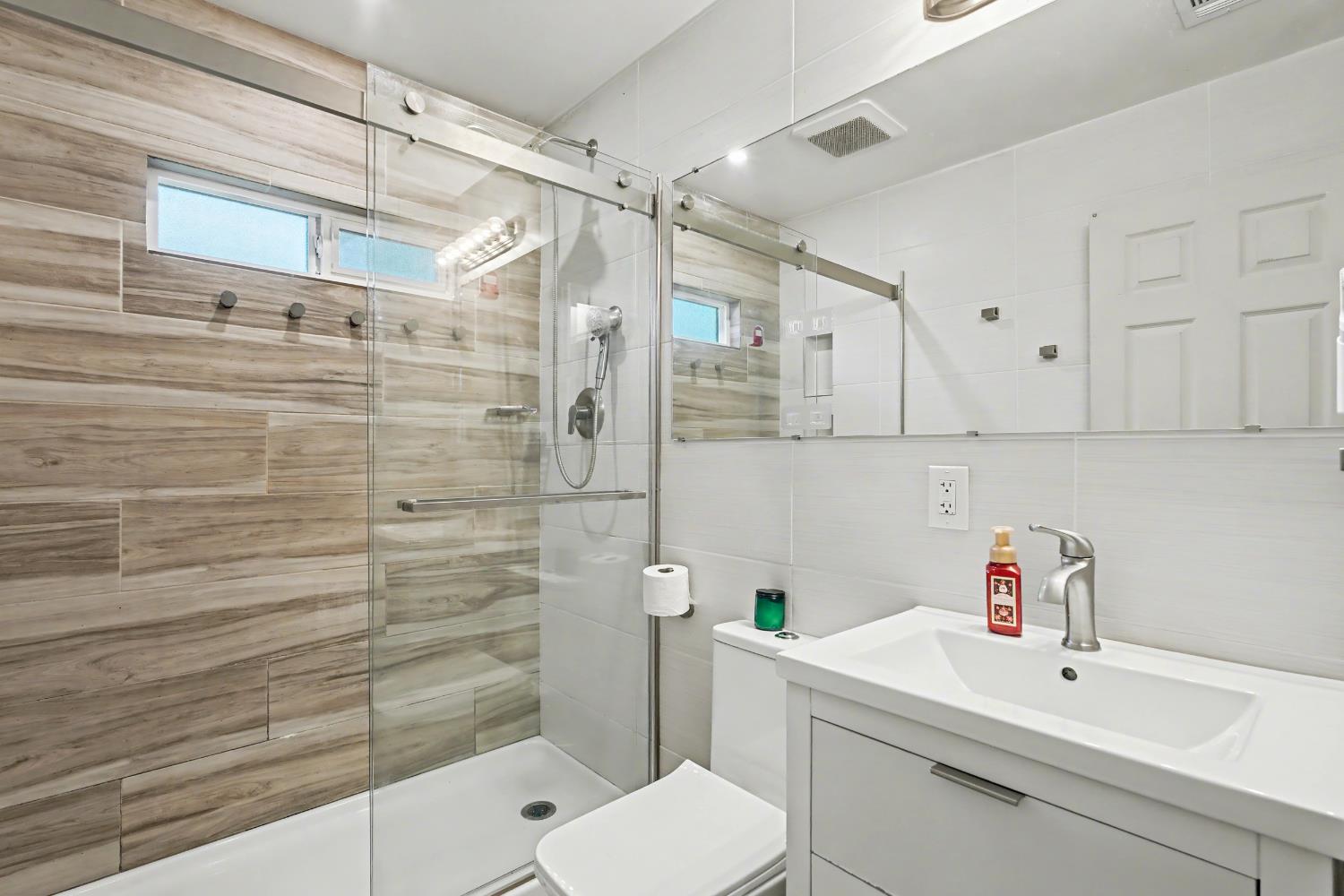 1038 W Cortland Ave, Fresno, CA 93705