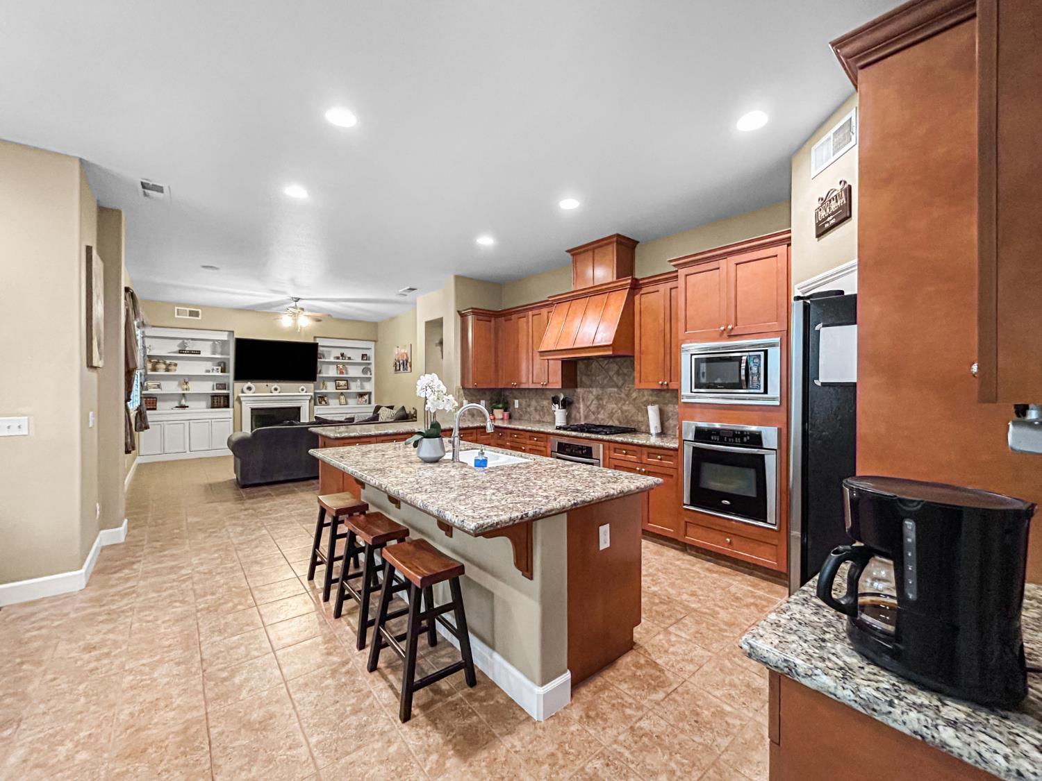 6155 W Goux Ave, Fresno, CA 93722