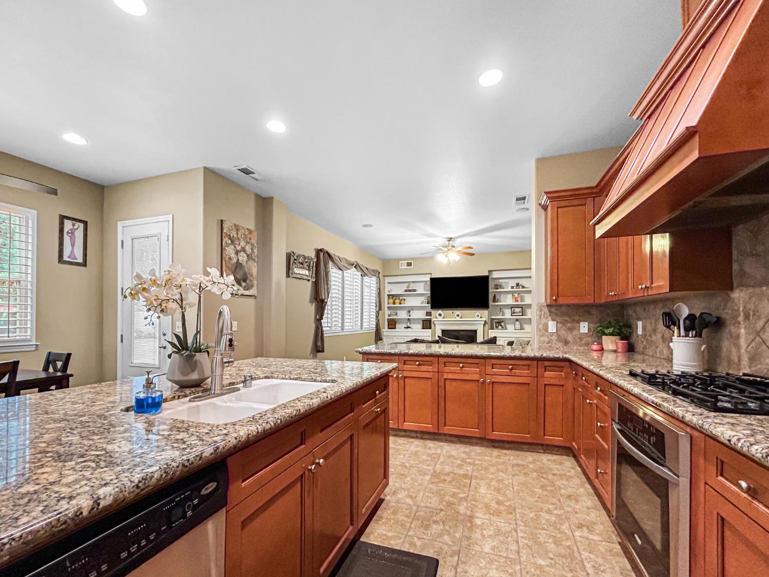 6155 W Goux Ave, Fresno, CA 93722