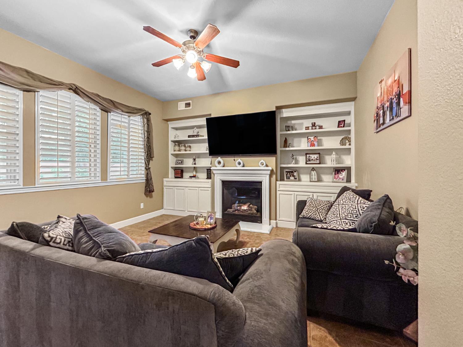 6155 W Goux Ave, Fresno, CA 93722