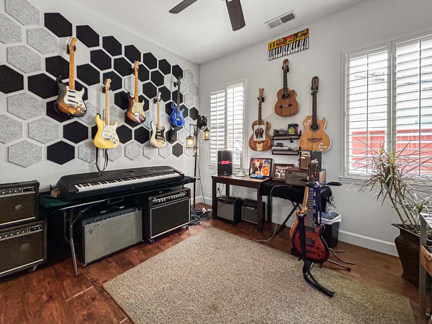 6155 W Goux Ave, Fresno, CA 93722