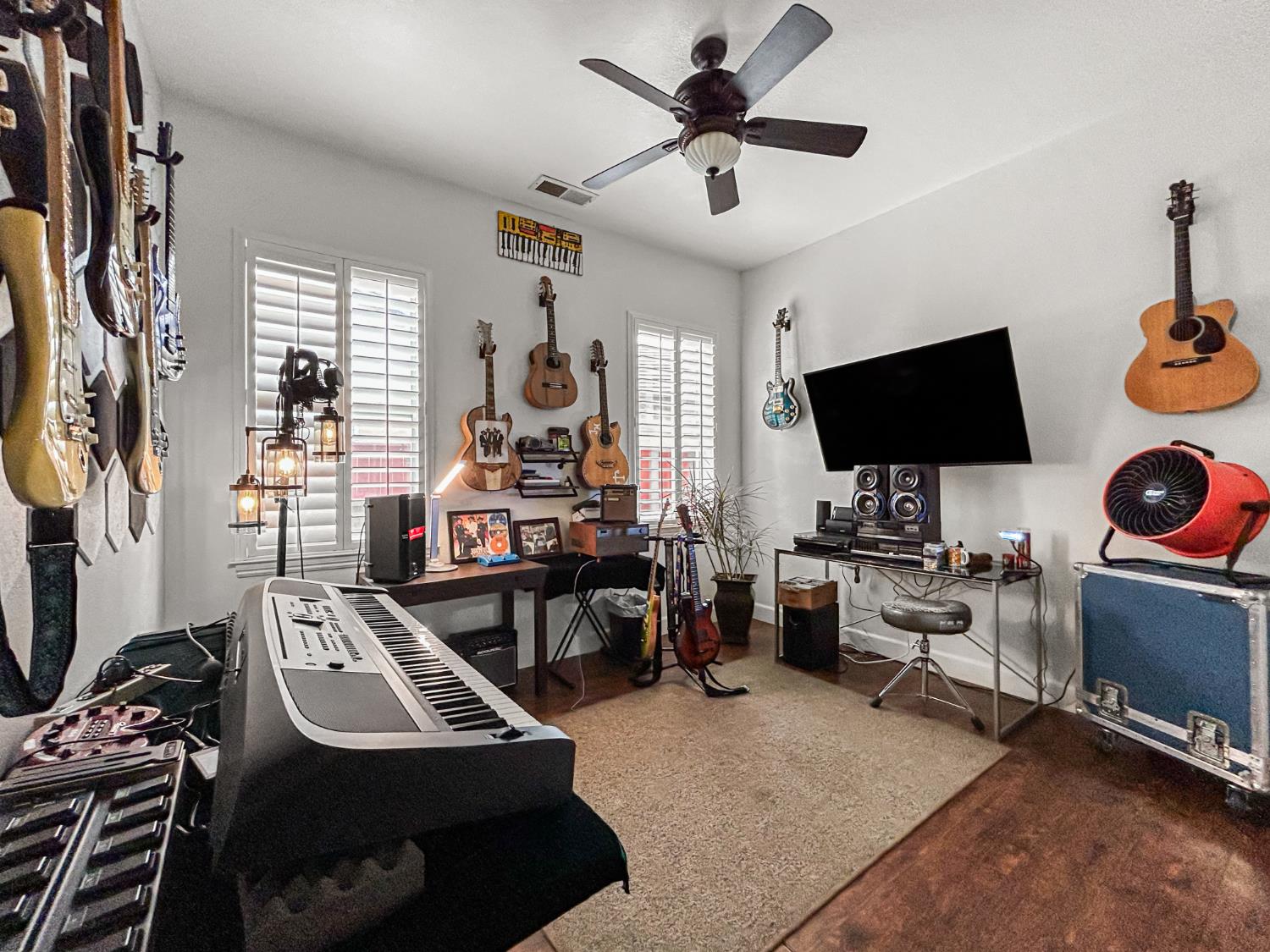 6155 W Goux Ave, Fresno, CA 93722