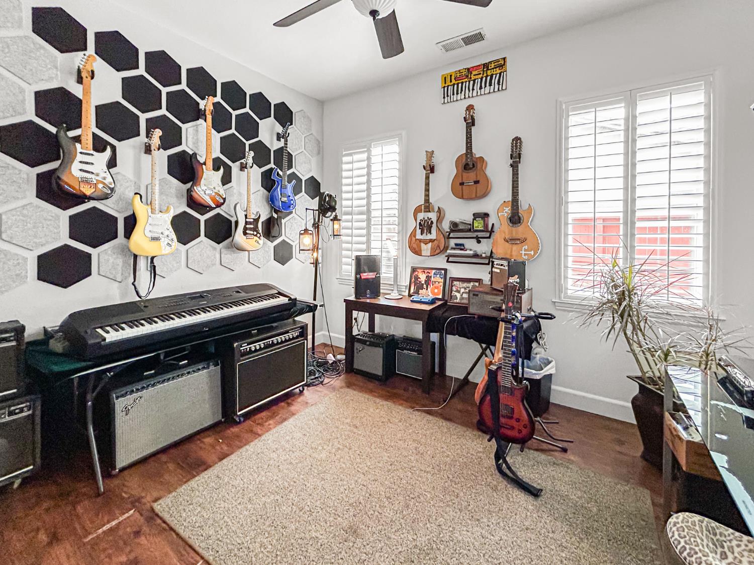 6155 W Goux Ave, Fresno, CA 93722